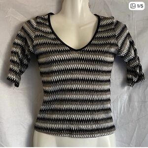 Silver, Gold & Black Metallic Short Sleeved Top EUC (Juniors) by Aziz, sz M